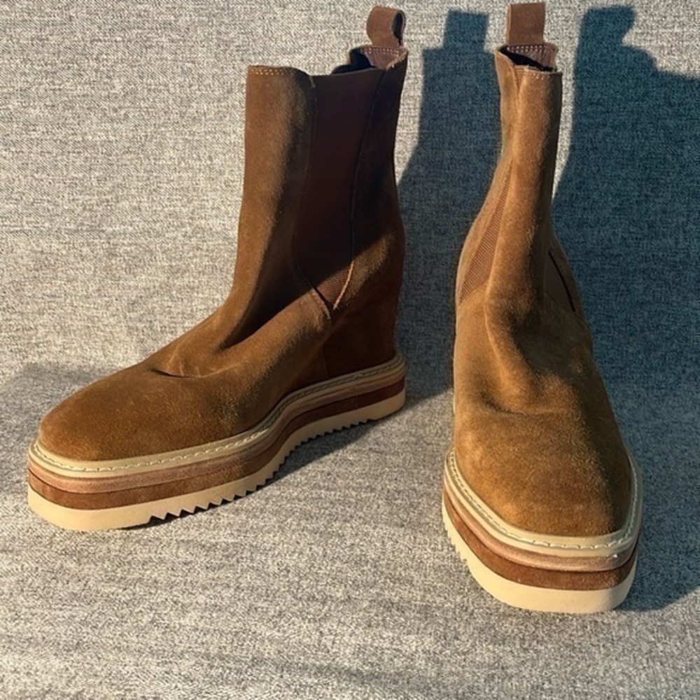 Vince Camuto Alma En Peña. NWT